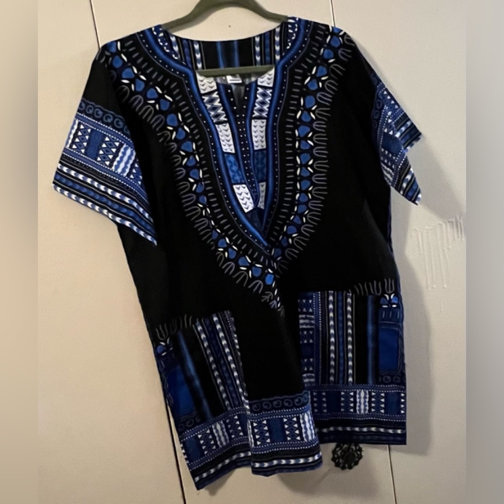CHAINUP ON BOHO MULTI COLORED SHORT SLEEVES TOP (L) NWOT